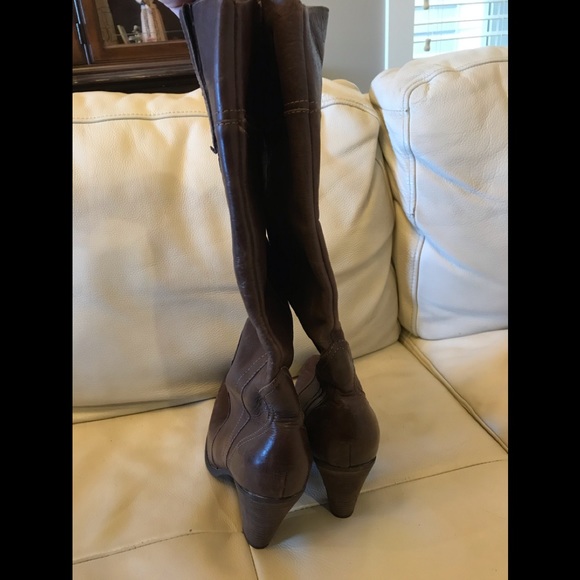 NWOT Steve Madden Brown Distressed Boots - Picture 4 of 11